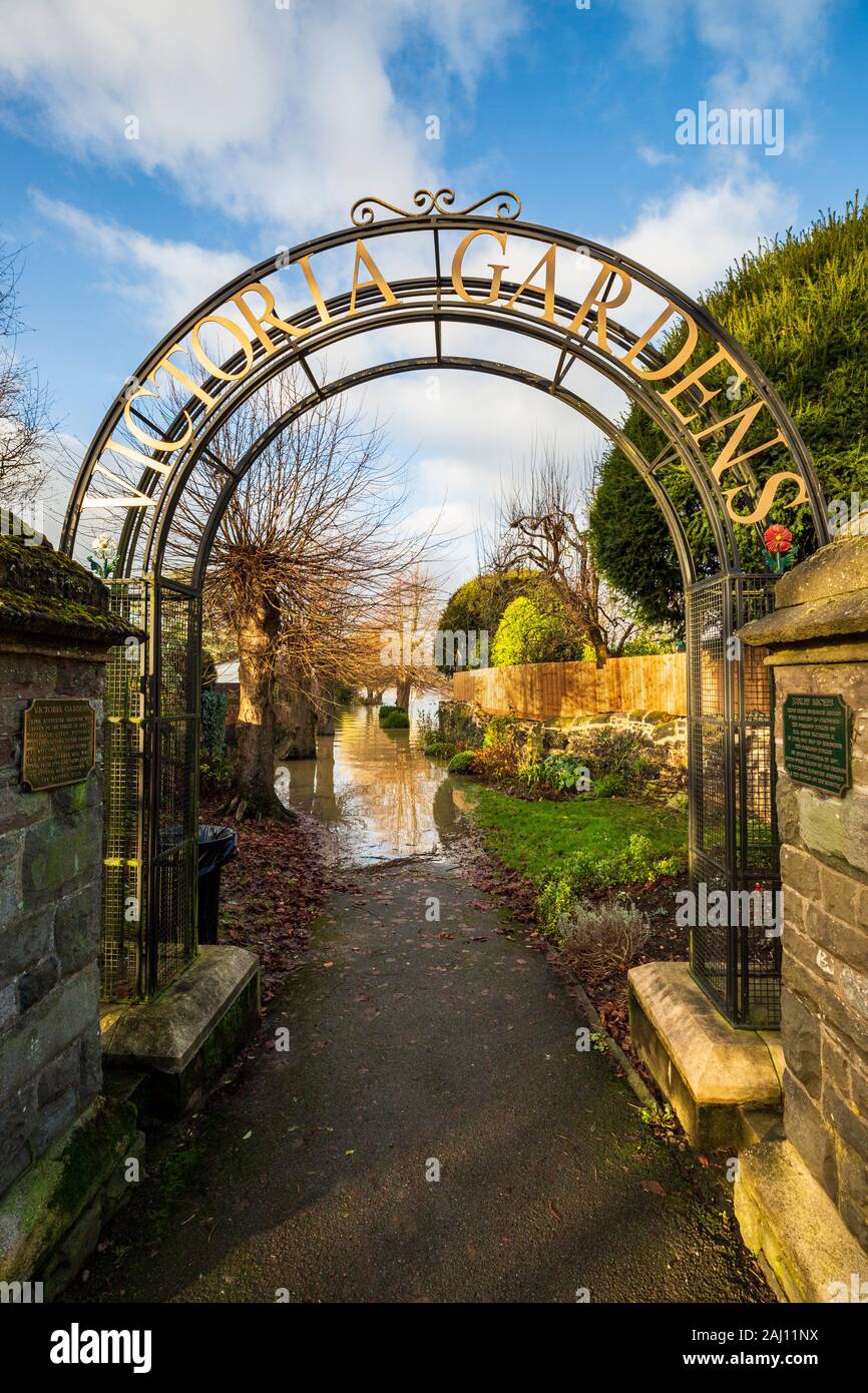 L'entrée du Victoria Gardens inondées à Tewkesbury, Angleterre Banque D'Images