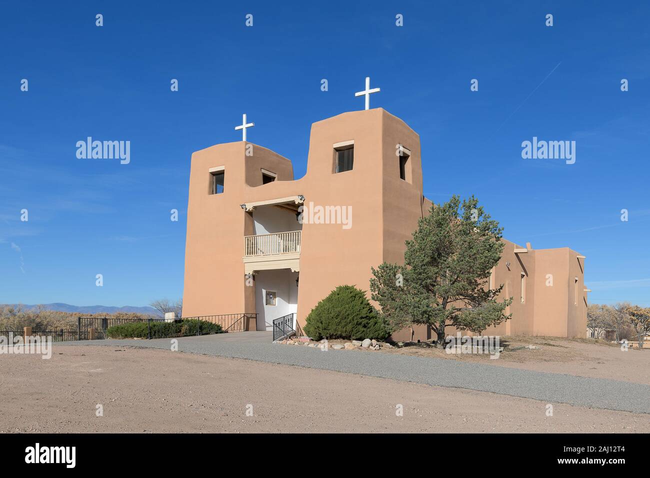 Extérieur de l'Église catholique du Sacré-Cœur sur la route d'été dans les Taillères, Nouveau Mexique Banque D'Images