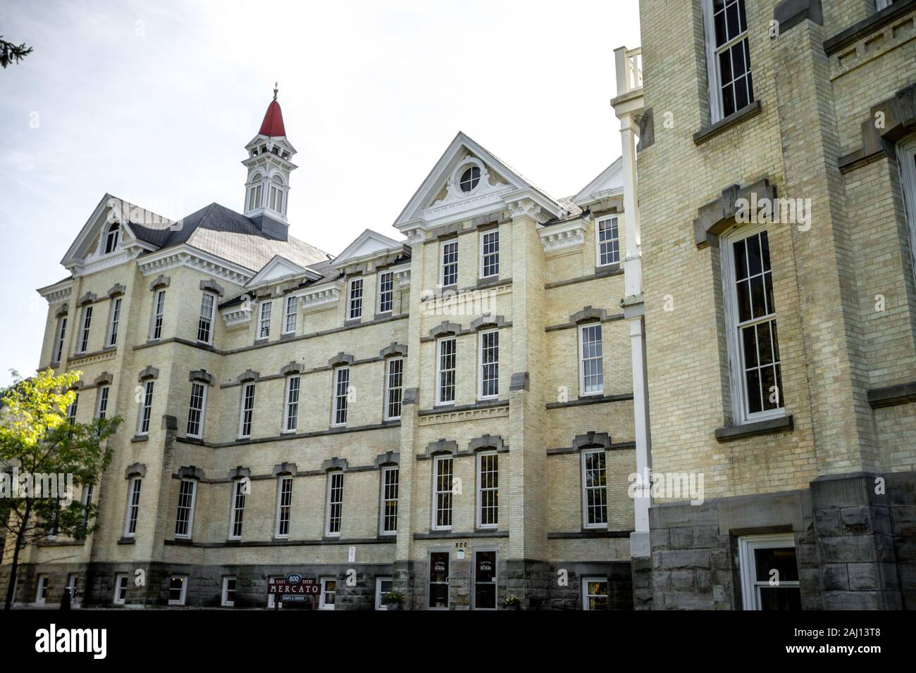 Traverse City, Michigan, USA - 1 octobre 2017 : l'extérieur de l'ancienne Traverse City State Hospital. Créé en 1881, l'installation a été fermée. Banque D'Images