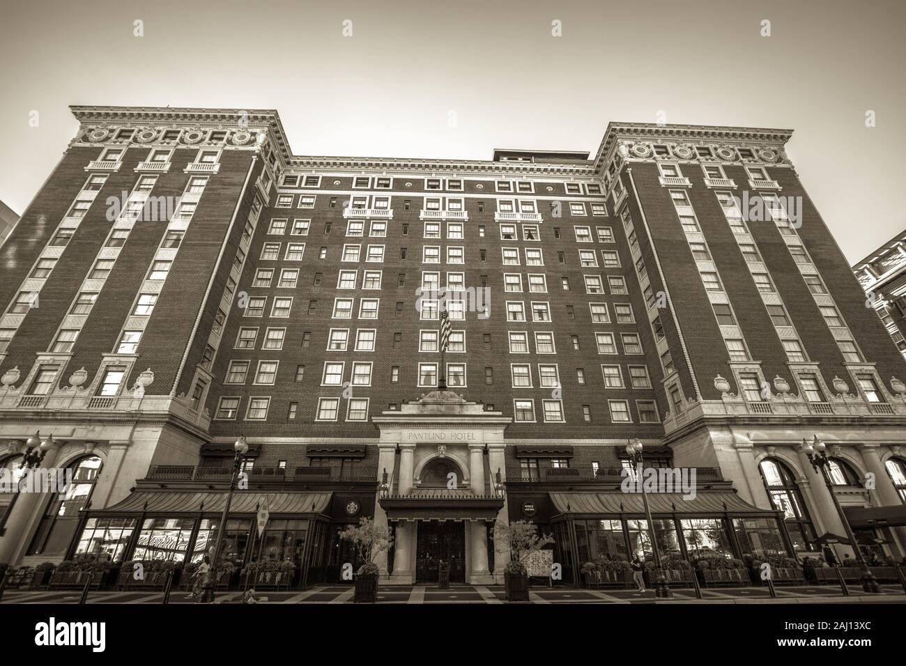 Grand Rapids, Michigan, USA - 17 septembre 2016 : l'historique Amway Grand Plaza Hotel est un luxueux hôtel quatre étoiles appartenant à la chaîne hôtelière Hilton. Banque D'Images