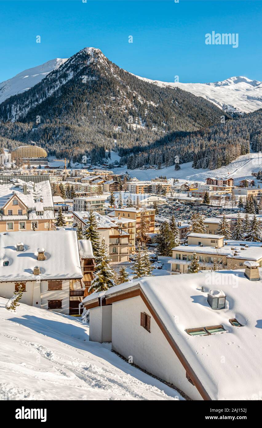Vue sur la ville de Davos Dorf en hiver, Grisons, Suisse Banque D'Images