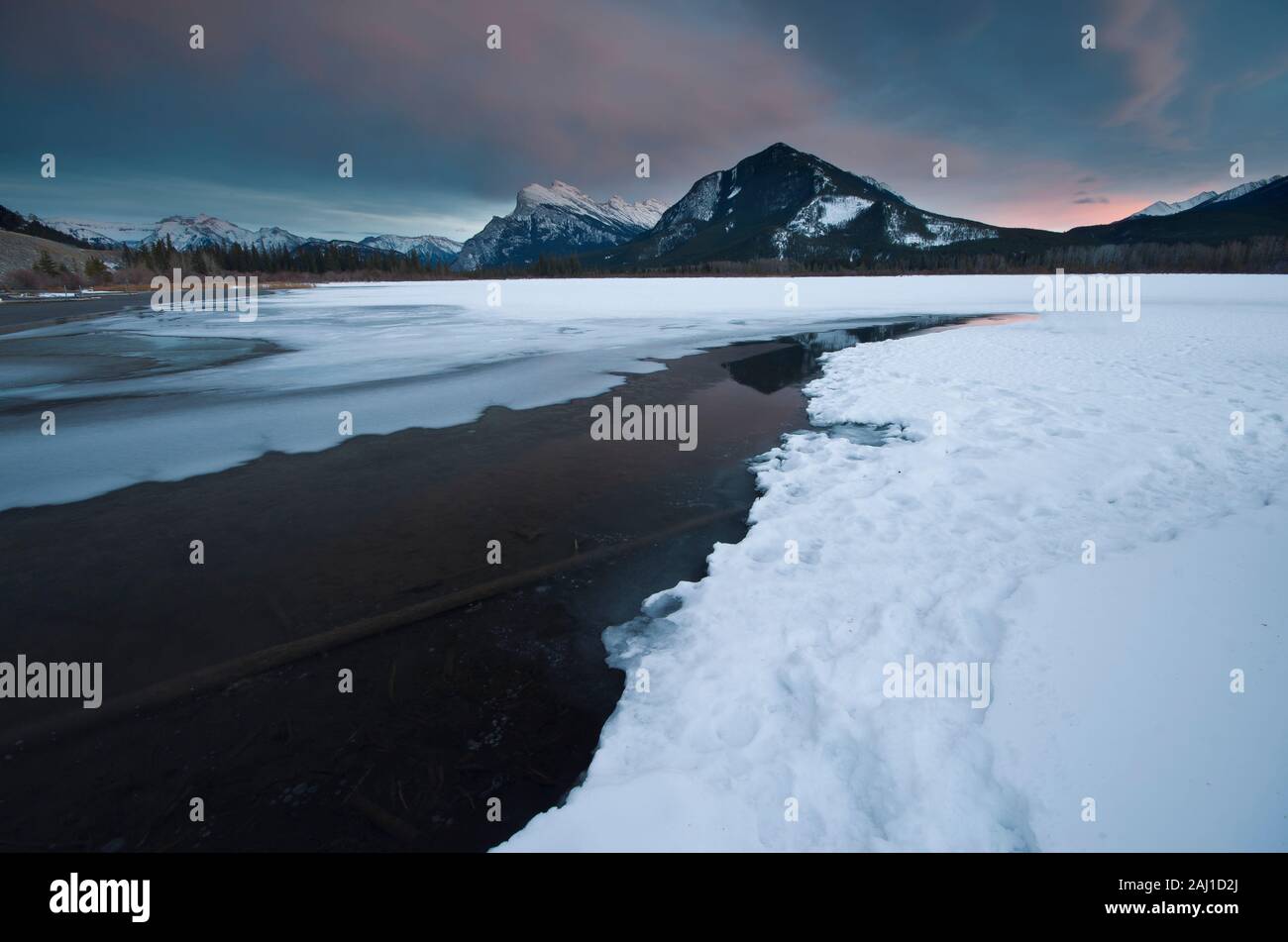 Vermilion Lake à proximité ville de Banff, un bel endroit pour le lever et le coucher du soleil des photographies. Banque D'Images