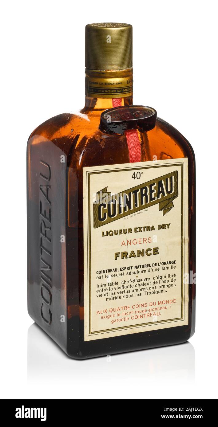 Une vieille bouteille de Cointreau, liqueur d'orange Banque D'Images