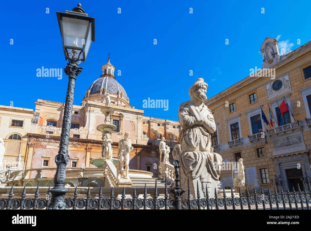 La Piazza Pretoria, Palermo, Sicily, Italy, Europe Banque D'Images