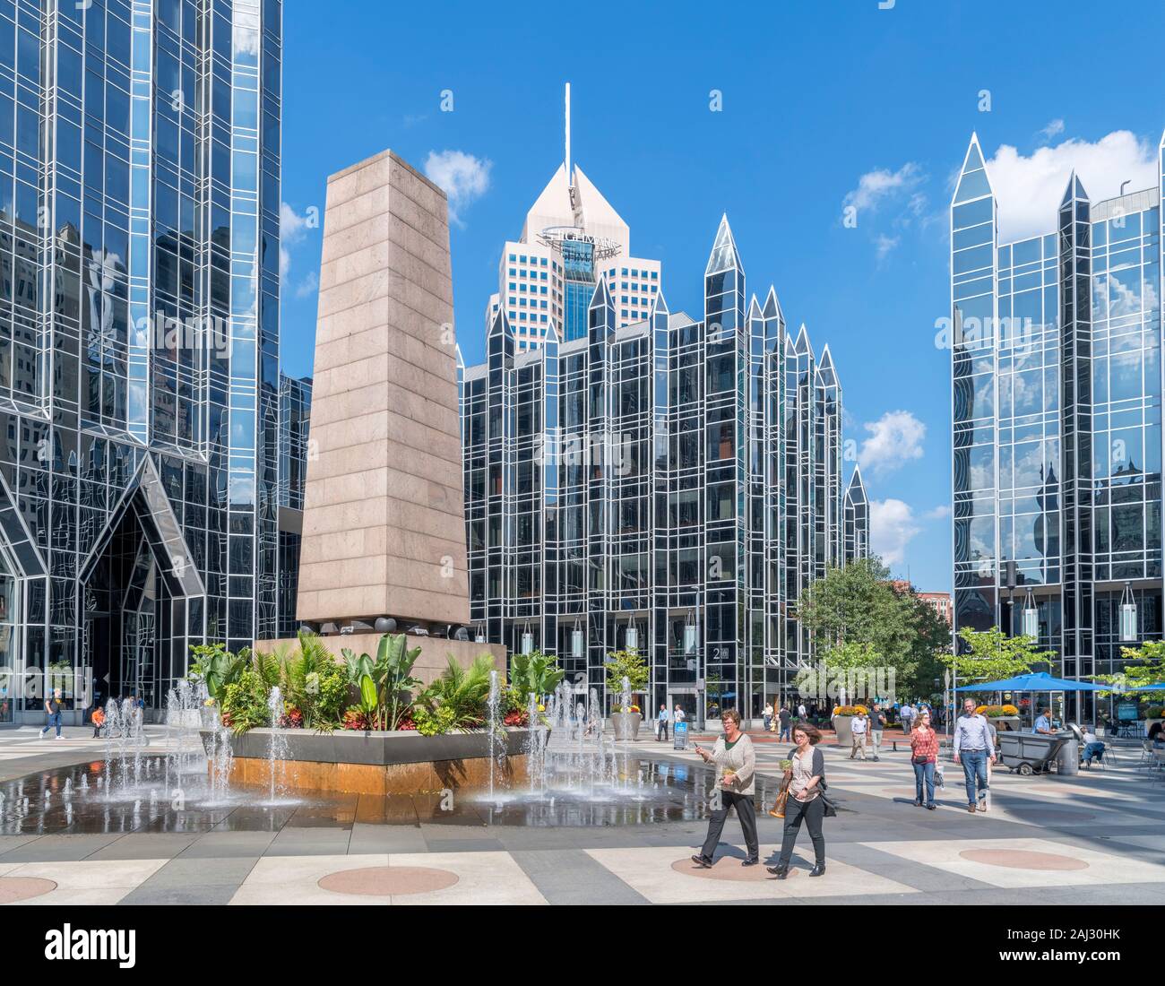 Gratte-ciel moderne en place de PPG au centre-ville de Pittsburgh, Pennsylvanie, USA Banque D'Images