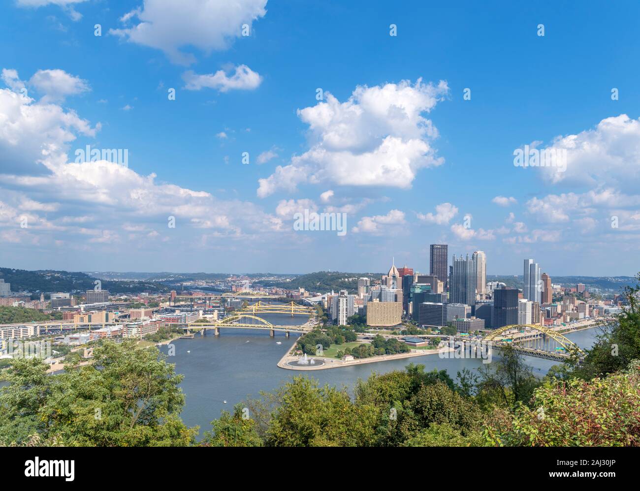 Vue aérienne du centre-ville à partir de points de vue parc sur l'avenue Grandview, Pittsburgh, Pennsylvanie, USA Banque D'Images