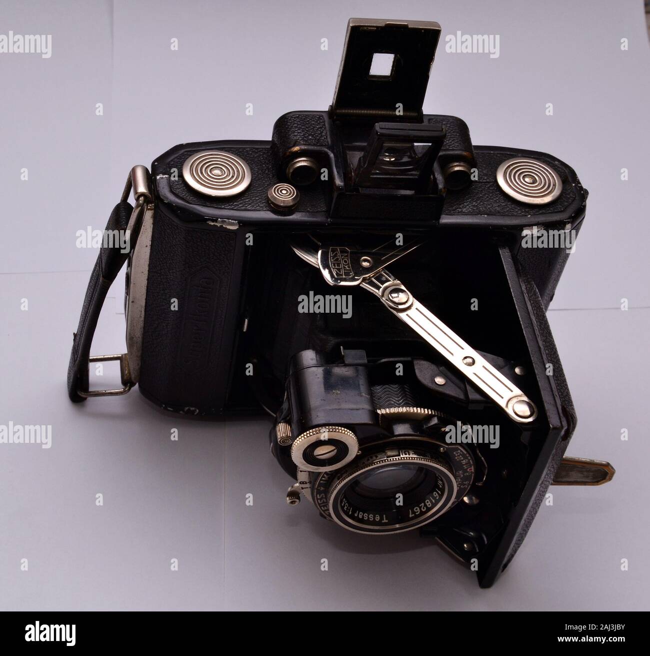 Zeiss Super Ikonta 120 A530 rouleau de pliage de l'appareil photo du film, avec un objectif Carl Zeiss Tessar F/3,5 - 70,0 mm, fabriqué en Allemagne pendant les années 30. Banque D'Images