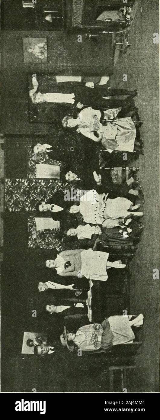 Obiter . f Milan Antonio, son frère, usurpant Duc de Milan, Sébastien, un faible, seigneur intrigante, frère d'Alon/.o Gonzalo, un honnête vieux Adrian, un seigneur Conseiller ..... Francisco, un seigneur .... Caliban, un sauvage et déformé, esclave, Trinculo servin un fou Ste])hano, ivre butler Miranda, fille de Prospero, Ariel, un esprit aéré . - - - Les spiritueux. Iris Juno Ceres ... .•^TTENn.nt.S DU ROI Clair Hower cpRjTK^n. Helen Seigneur DES RCE PAR DANCK SPIKIT.S ShumanBetty RutterMolly BraceHelen à Joséphine Hutton Daniel Bavolack Jr., Charles Wolfe Bruce Shearer Louise Adams Elva C. Foye A.sa Kirk Banque D'Images