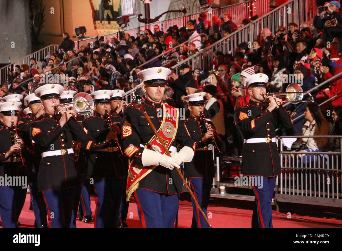 88e parade de Noël Hollywood à Hollywood, Californie le 1 décembre 2019. En vedette : U.S. Marine Corps Band San Diego où : Los Angeles, California, United States Quand : 02 Déc 2019 Crédit : Sheri/WENN.com Determan Banque D'Images