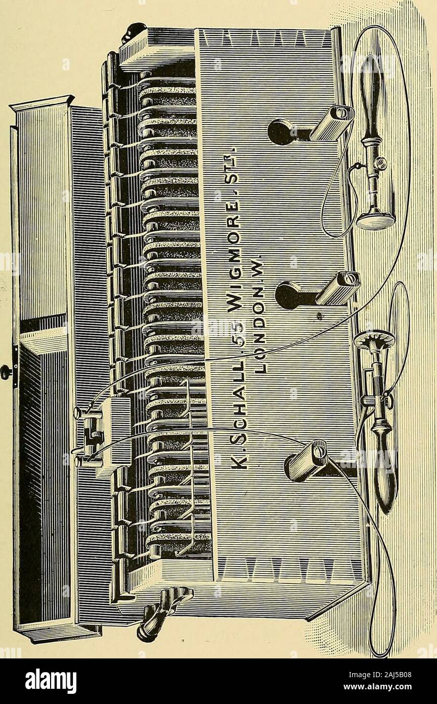 Un manuel pratique de l'électricité médicale : les rayons Röntgen et Finsen lumière . Fig. 90.-Dr. La bobine d'Induction Spamers, génère un courant de plus de 13 000 alternances. persecond Ce courant est passé à travers une inductioncoil d'isolation élevée (huile), dans le circuit de l'secondarywire est une batterie de jarres Leyden, qui, par leur caractère d'theoscillating la décharge, produire les protocoles d'enor-fréquence d'alternances. Des effets similaires sur l'humble échelle peuvent être produits andstudied au moyen de l'appareil suivant (ElihuThompson). Au terminaux secondaires d'un grand Ruhmkorffscoil Banque D'Images