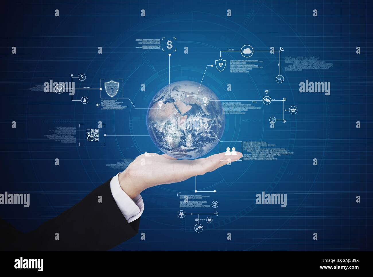Hand holding globe avec la technologie de données en ligne. Les activités commerciales et le concept de big data. Élément de cette image sont meublées par la NASA Banque D'Images