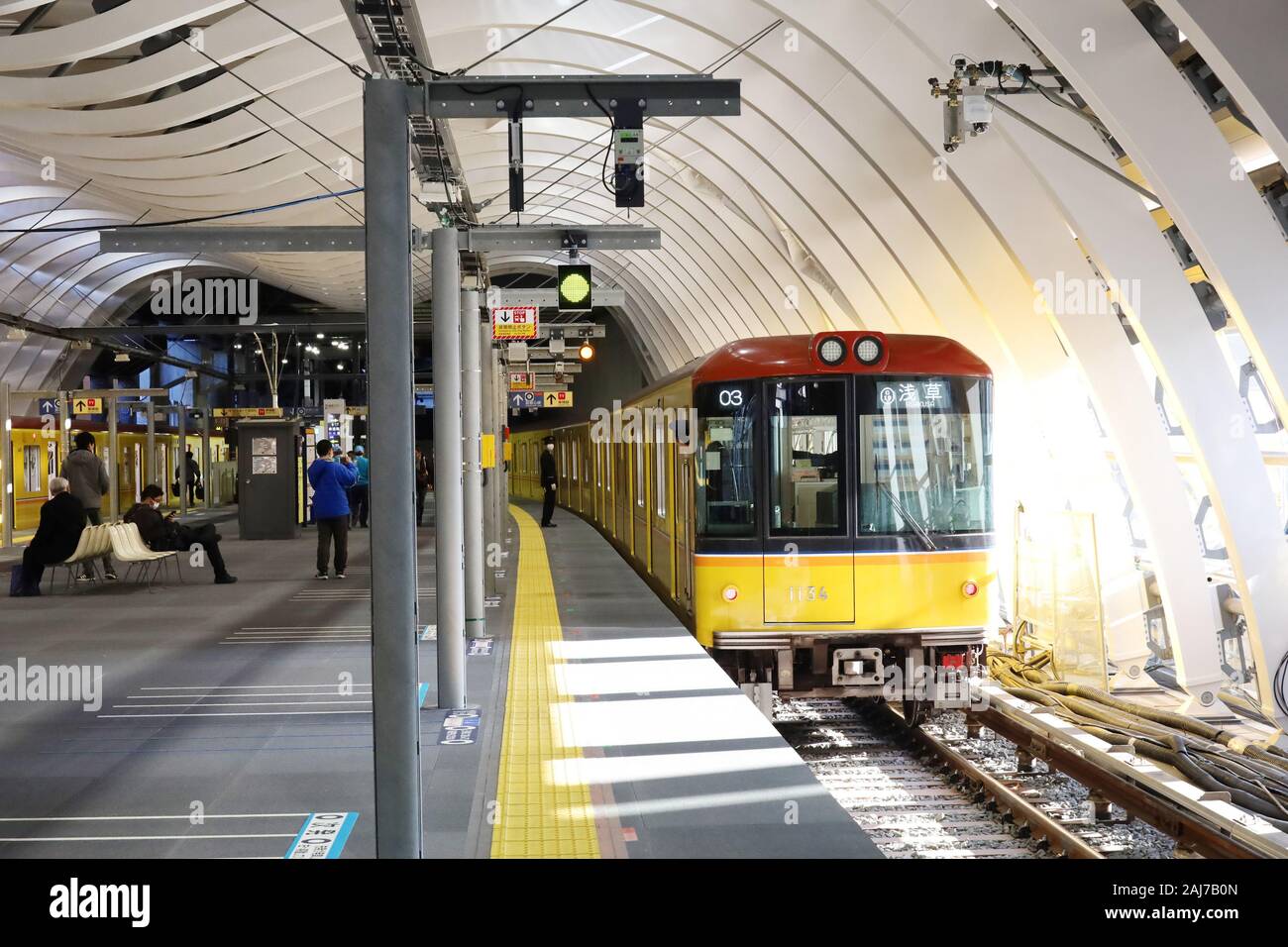 Tokyo, Japon. 3 janvier, 2020. Le nouveau métro de Tokyo Shibuya gare de la ligne Ginza à Tokyo l'opération commence le vendredi, Janvier 3, 2020. La nouvelle gare de Shibuya a été construit sur la rue Meiji et déplacé de 130 mètres de l'ancienne gare. Credit : Yoshio Tsunoda/AFLO/Alamy Live News Banque D'Images