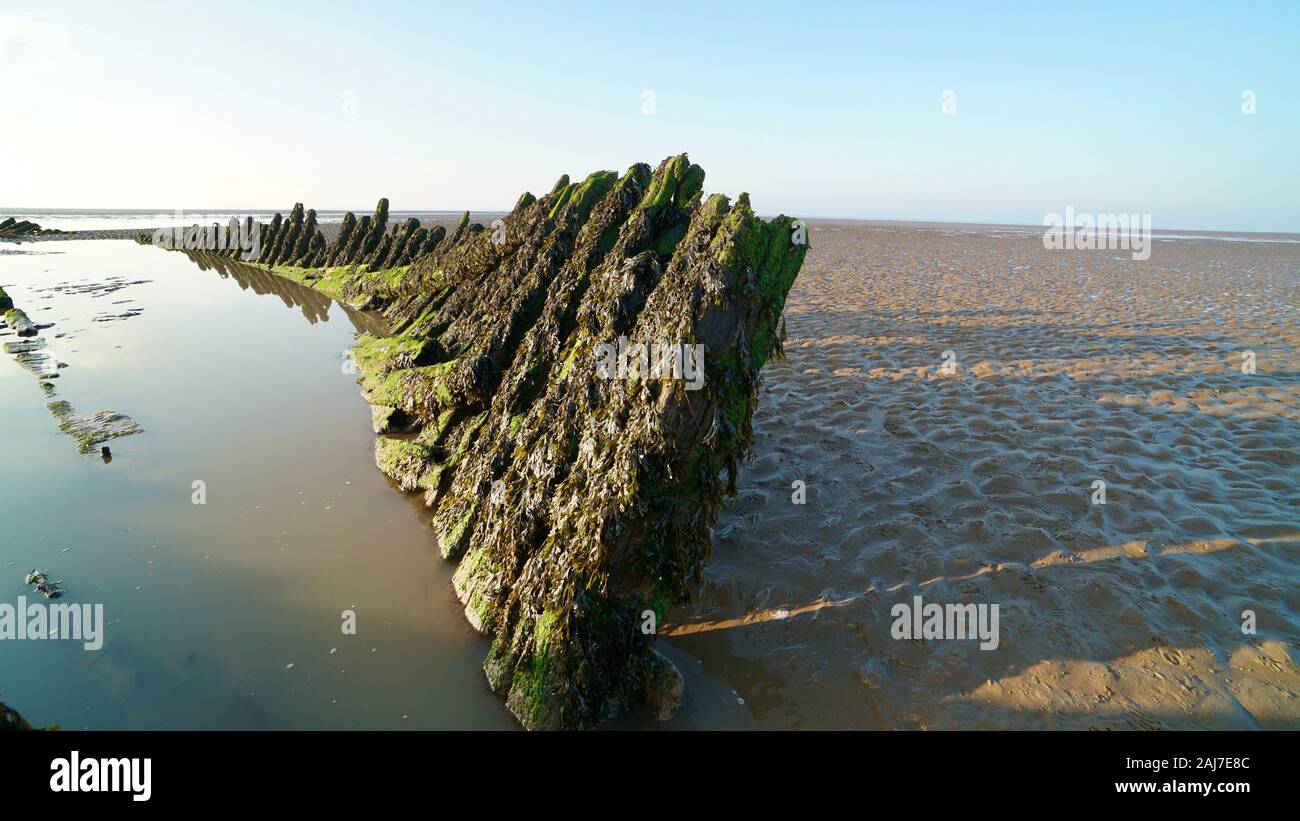 Vestiges de l'épave du SS Nornen Berrow, Plage, Somerset, Angleterre, qui peut être vu à marée basse. Banque D'Images