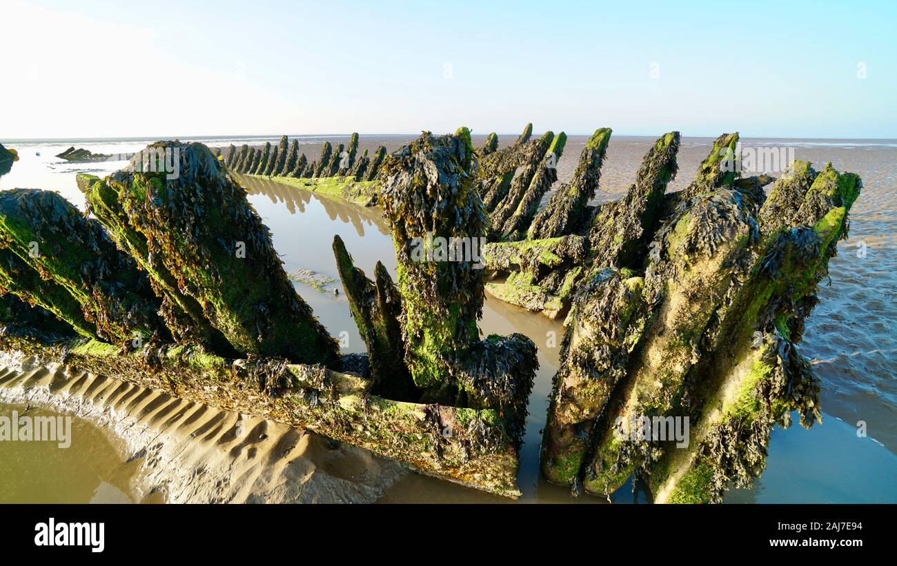 Vestiges de l'épave du SS Nornen Berrow, Plage, Somerset, Angleterre, qui peut être vu à marée basse. Banque D'Images