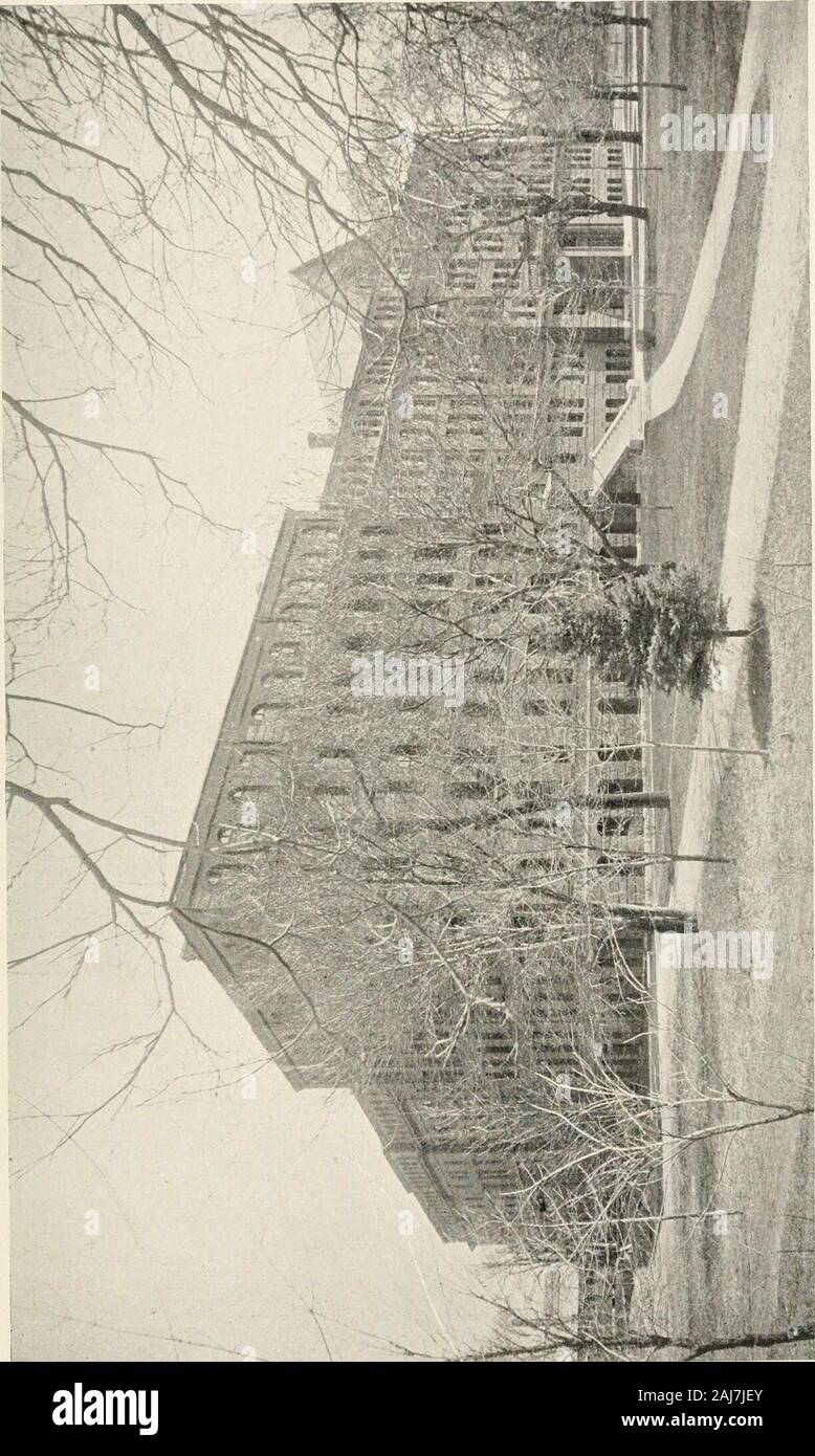 Les États-Unis d'Amérique ; une étude de l'American commonwealth, ses ressources naturelles, les gens, les industries, la fabrication, du commerce, et ses travaux dans la littérature, la science, l'éducation et l'autonomie gouvernementale ; . les sociétés savantes à tous les propor-tionate à l'augmentation de la documentation accessible aux recherches. Howcan nous rendre compte de cette ? ... Dans ce pays, nous sommes conscients de l'État qui a seule buta ainsi pris sur lui le patronage ofscience, et il probablv surprise manv lecteurs à entendre thatthis est du Wisconsin. Il n'est pas impossible qu'il y a d'autres devant être considérée comme passagère ont fait la même chose, bu Banque D'Images