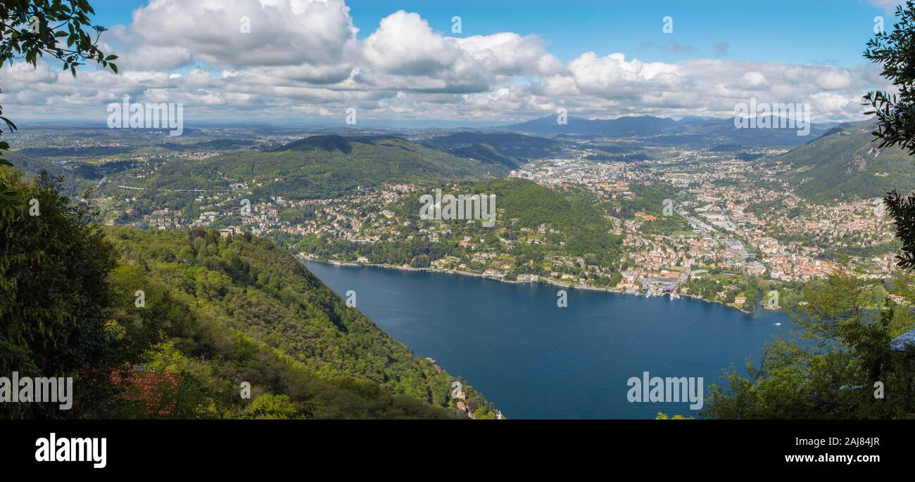 Cernobbio - le panorama de la petite ville et le paysage du lac de Côme . Banque D'Images