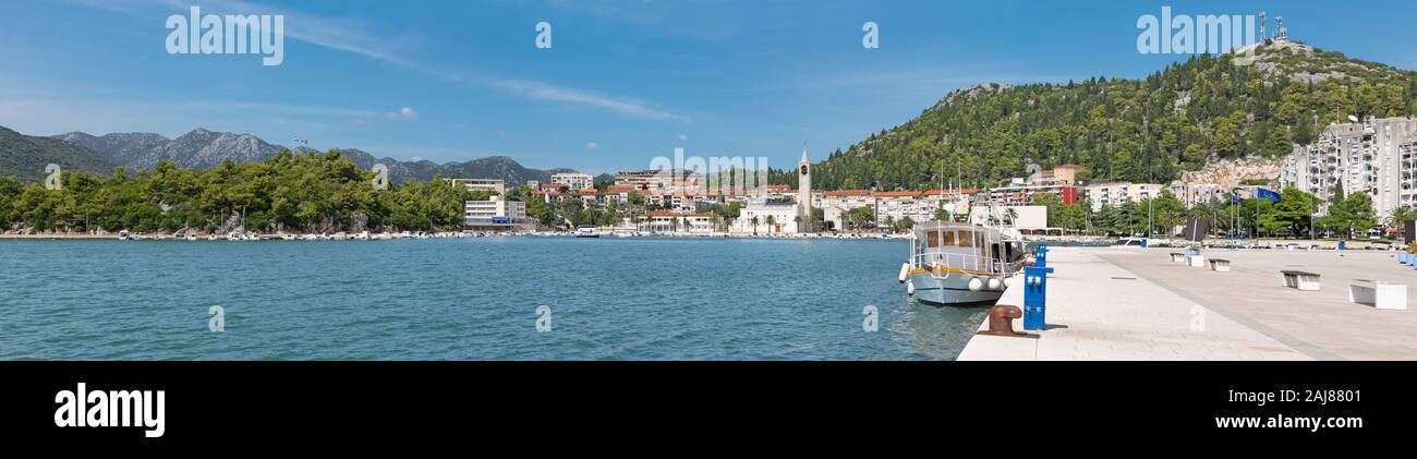 Croatie - le panorama de Ploce Port avec la ville. Banque D'Images
