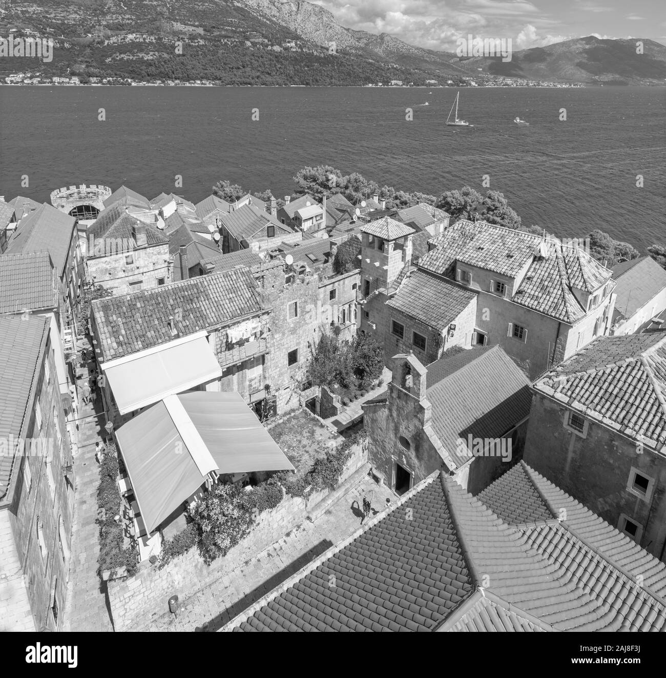 Croatie - La vieille ville de Korcula à partir de la tour de l'église avec la maison de Marco Polo né au milieu. Banque D'Images