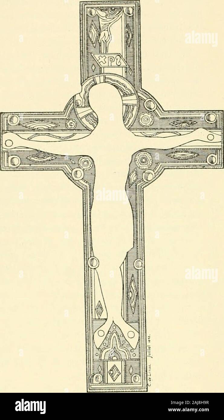 Revue de l'art chrétien . s doigts dirigés vers un paral-lélogram also réservé, où le sigleI {8 H sic) est inscrit. La figure en ronde-bosse a disparu ; la silhouette, qui porteencore des traces de dorure, est assez cor-rectement dessinée ; des trous pour cent lesmains et les pieds, collection de M. le cha-noine Van Drivai, à Arras. N° 2. Croix potencée et auréolée. Elleest montal camping en face et revers ; homme fréquente-only la potence inférieure en-tière et deux plaquettes démail aux appen-dés restants. Largeur : o30 ; la hauteurprimitive devait atteindre o45. Lâme, enbois, est recou Banque D'Images