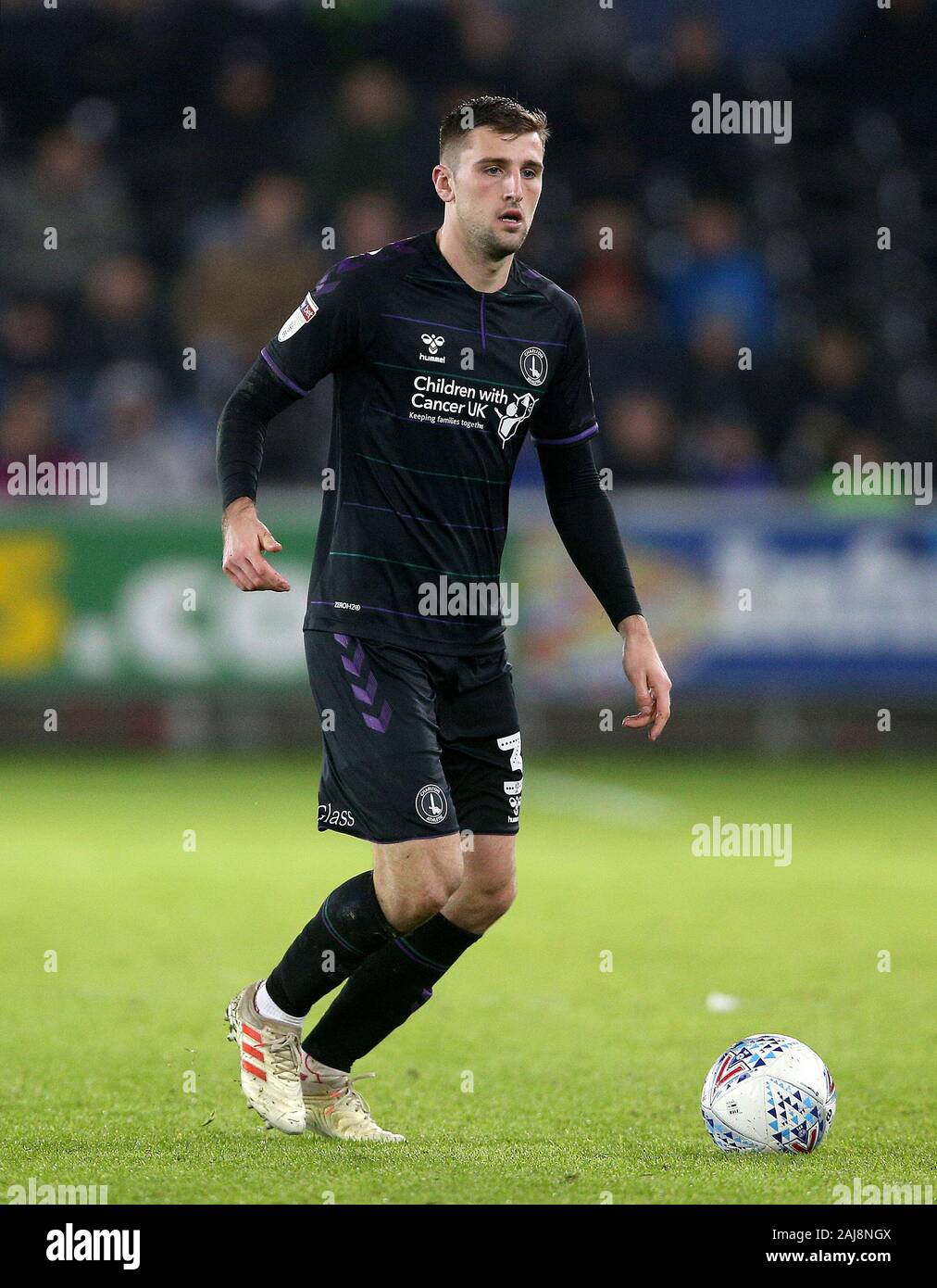 Charlton Athletic's Ben Purrington pendant le ciel parier match de championnat au Liberty Stadium, Swansea. Banque D'Images