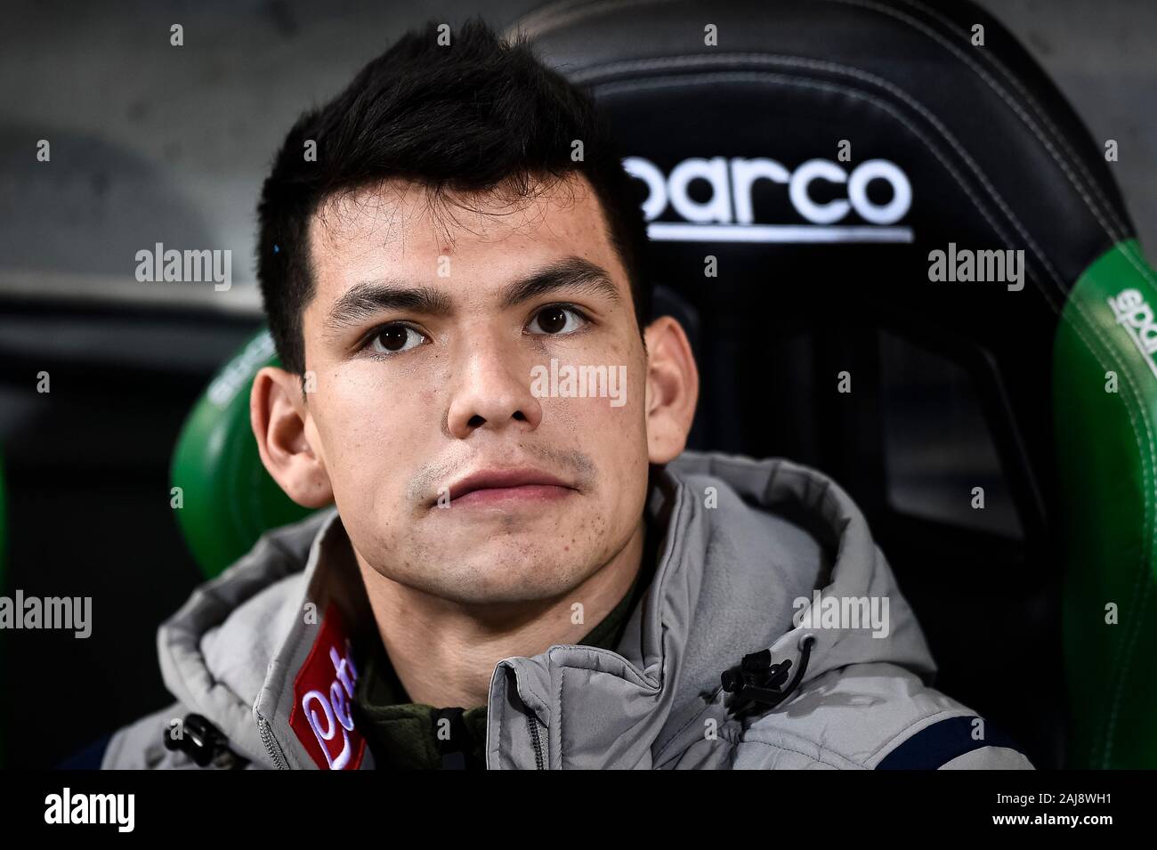 Reggio Emilia, Italie. 22, décembre 2019 : Hirving Lozano de SSC Napoli regarde avant la série d'un match de football entre l'US Sassuolo et SSC Napoli. SSC Napoli 2-1 plus de US Sassuolo. Credit : Nicolò Campo/Alamy Live News Banque D'Images
