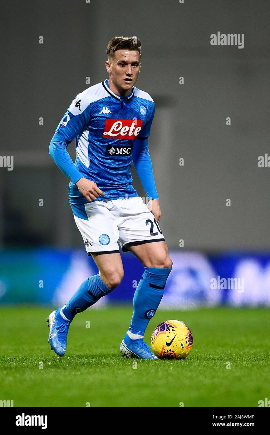 Reggio Emilia, Italie. 22, décembre 2019 : Piotr Zielinski de SSC Napoli en action au cours de la série d'un match de football entre l'US Sassuolo et SSC Napoli. SSC Napoli 2-1 plus de US Sassuolo. Credit : Nicolò Campo/Alamy Live News Banque D'Images