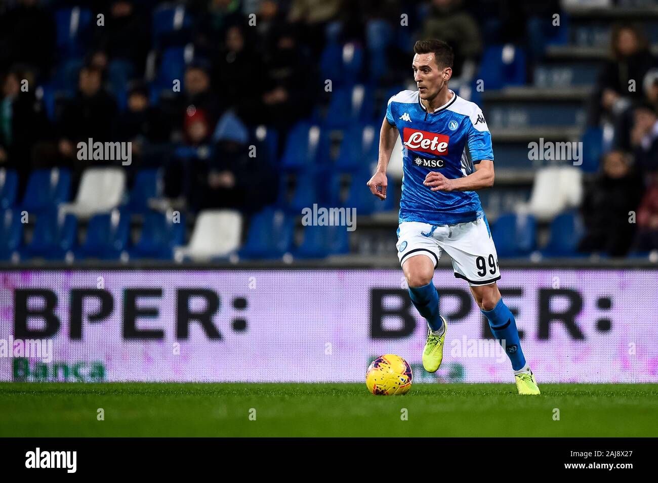 Reggio Emilia, Italie. 22, décembre 2019 : Arkadiusz Milik du SSC Napoli en action au cours de la série d'un match de football entre l'US Sassuolo et SSC Napoli. SSC Napoli 2-1 plus de US Sassuolo. Credit : Nicolò Campo/Alamy Live News Banque D'Images
