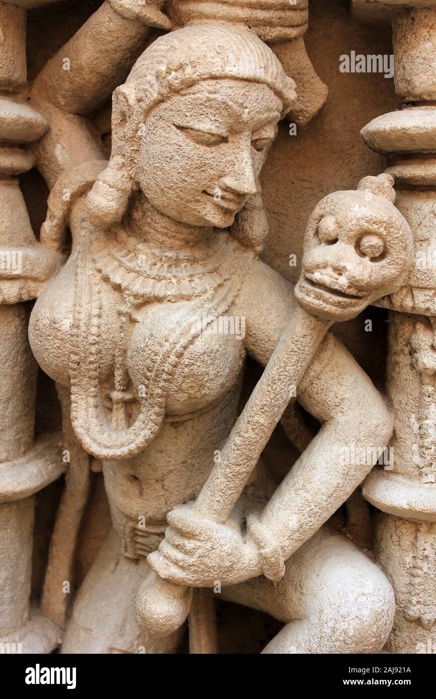 Dansant une femme ascétique, probablement un Yoginī. Dans sa main gauche est une arme de club de crâne faite d'un os fémoral humain (Khatvanga) Banque D'Images