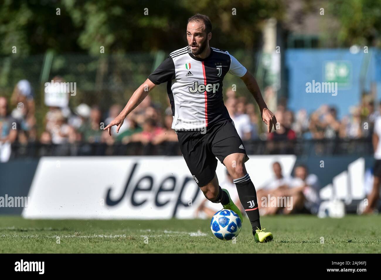 Villar Perosa, Turin, Italie. 14 août, 2019 : Gonzalo Higuain de la Juventus en action lors de la pré-saison match amical entre la Juventus FC et la Juventus U19. La Juventus a gagné 3-1 sur la Juventus, U19. Credit : Nicolò Campo/Alamy Live News Banque D'Images