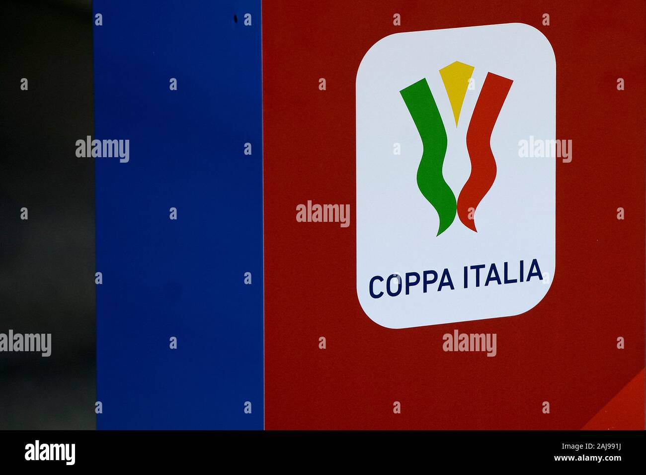 Reggio Emilia, Italie. 18 Août 2019 : la Coppa Italia (Italie) Coupe du logo est présenté avant la Coppa Italia match de football entre l'US Sassuolo et Spezia Calcio. US Sassuolo a gagné 1-0 sur Spezia Calcio. Credit : Nicolò Campo/Alamy Live News Banque D'Images Reggio Emilia, Italie. 18 Août 2019 : la Coppa Italia (Italie) Coupe du logo est présenté avant la Coppa Italia match de football entre l'US Sassuolo et Spezia Calcio. US Sassuolo a gagné 1-0 sur Spezia Calcio. Credit : Nicolò Campo/Alamy Live News Banque D'Images