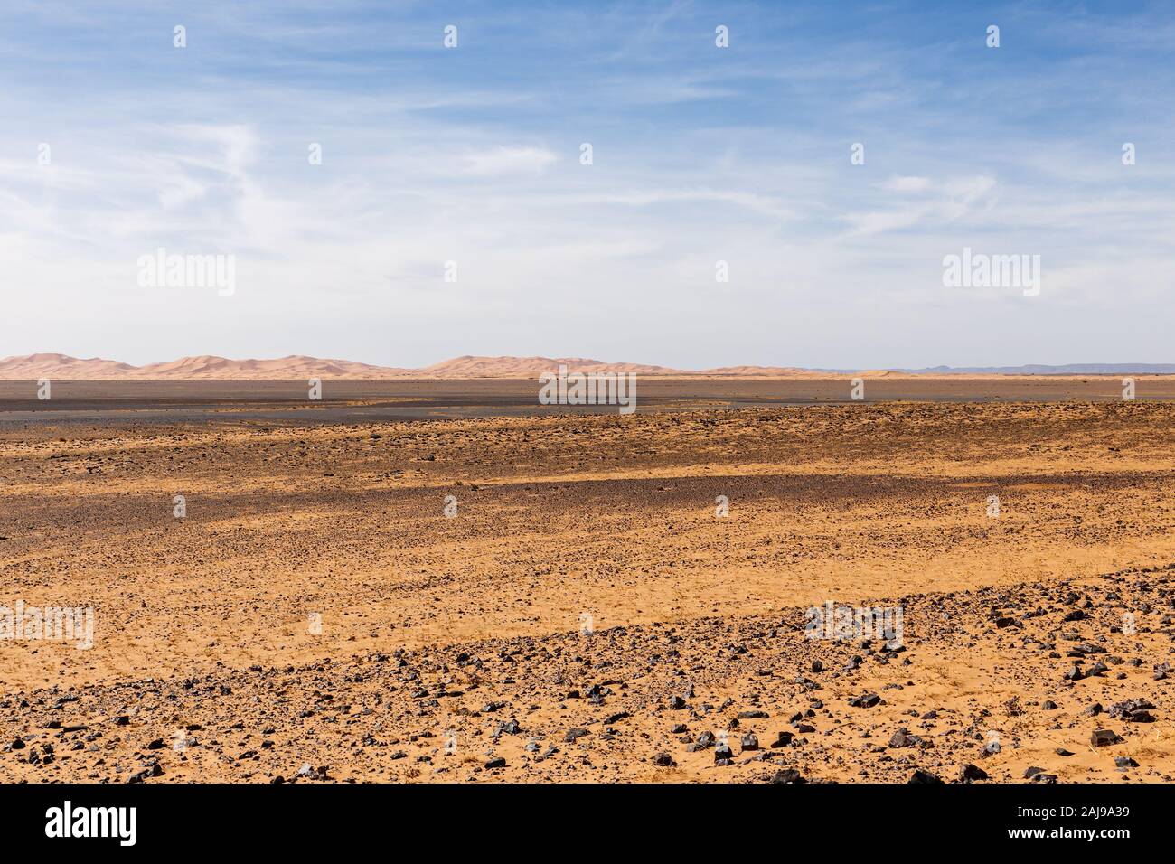 Vue de l'Erg Chebbi Dunes, Sahara, Maroc paysage. Banque D'Images