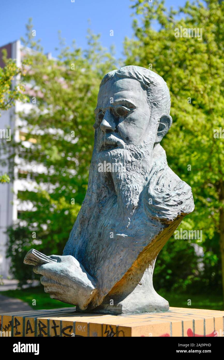 Franz-Mehring-Denkmal von Heinrich Apel, Franz-Mehring-Platz, Friedrichshain, Berlin, Deutschland Banque D'Images