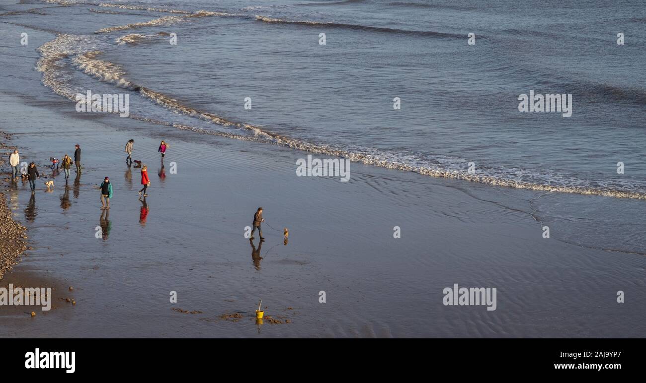 La ville de Sidmouth, Devon, 3e janvier 2020 jouissent d'un nombre inhabituellement chaud et ensoleillé jour de janvier sur la plage de Sidmouth, Devon. Central Photo/Alamy Live News Banque D'Images