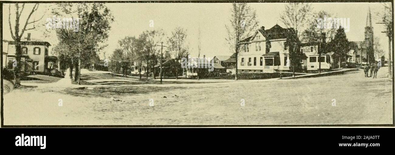 Souvenirs historiques de Phoenix, N.Y., et environs . shouldrevert rs la terre à l'état. Dans townshij statereserved chaque) les six lots, deux pour les écoles, deux pour deux churchesand pour le labourage de.le quota de commis-commandé les officiers. Cinquante acres de chaque lot, appelé thesurvey cinquante, a été soumise à l'imposition de quarante-huit shillings (6,00), à payer pour l'arpentage, andif que n'ont pas été versés en deux ans le surveyfifty était d'être vendu. Avec ces conditions Comphance twomain a donné le breveté plein titre de thewhole 600 acres. La répartition des lots a eu lieu le 3 juillet 1790, sous la direction o Banque D'Images