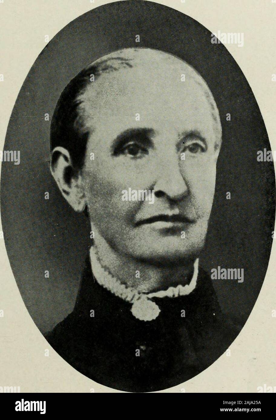 Histoire de Richardson Comté, Nebraska : sa population, les industries et les institutions . En regardant vers le sud sur l'AVENUE CENTRALE, HUMBOLDT.. Mme. SIMON PRÉSENTATION IlONEER, médecin à Humboldt. RICHARDSON COMTÉ, Nebraska. 553 LOGES DE HUMBOLDT. Humboldt Lodge No 34, l'Ordre Indépendant des Odd Fellows, wasorganized en juillet 1872, avec vingt-quatre membres fondateurs. Au presenttime le lodge est dans un état plus florissants et a commencé à theerection d'un nouveau bâtiment pour prendre la place de l'ancien détruit byfire depuis quelques années. Ce lodge a toujours possédé sa propre maison. Humboldt Lodge No 25, Chevalier Banque D'Images