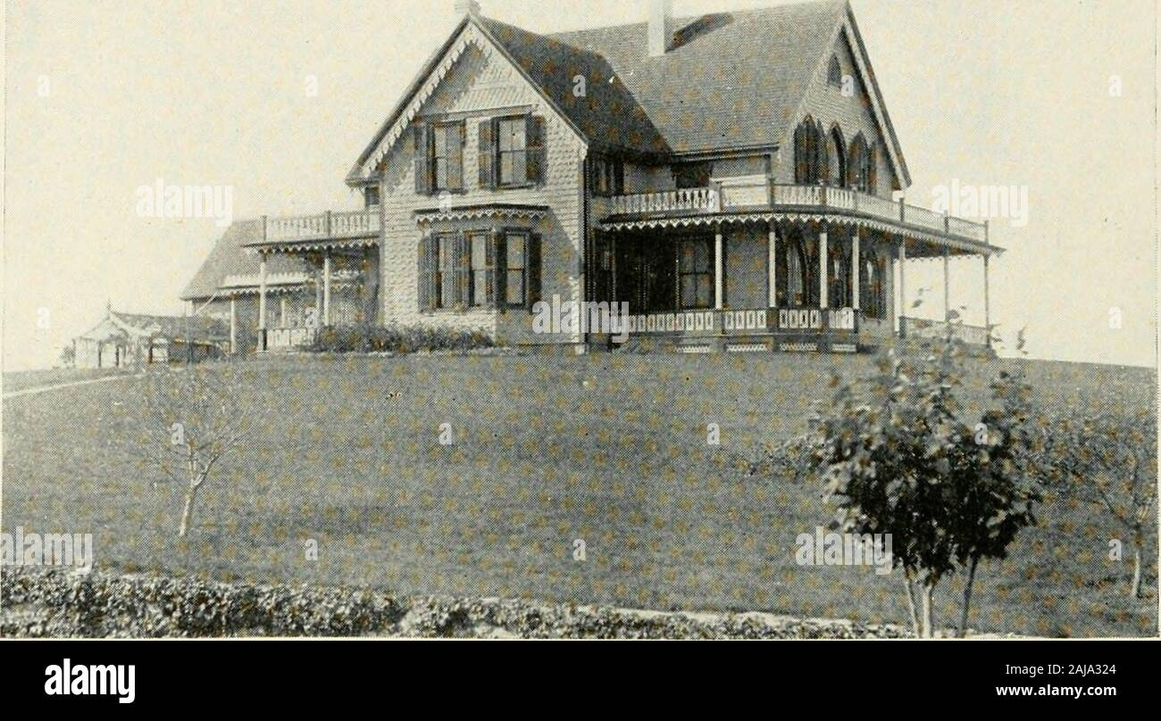 Falmouth-by-the-sea : la Naples d'Amérique . Résidence de David B. Nye à East Falmouth. T^sa maison attrayante a été récemment achevée. Il est construit sur l'ancien-nal de l'emplacement de l'Thomas R, Nye homestead. M. Nye a servi la ville au cours des sept dernières années comme l'agent, et est actuellement membre de la santé et de transversal SheritT adjoint de Comté de Barnstable. 83. Les perspectives.- Résidence d'été de Capitaine John Rogers. r^ APTAIN ROGERS a vécu à Falmouth vingt-ans, long live - enoughto être acclimaté. Les perspectives a été érigée il y a 21 ans.C'est l'un des plus lieux légèrement en ville, Banque D'Images