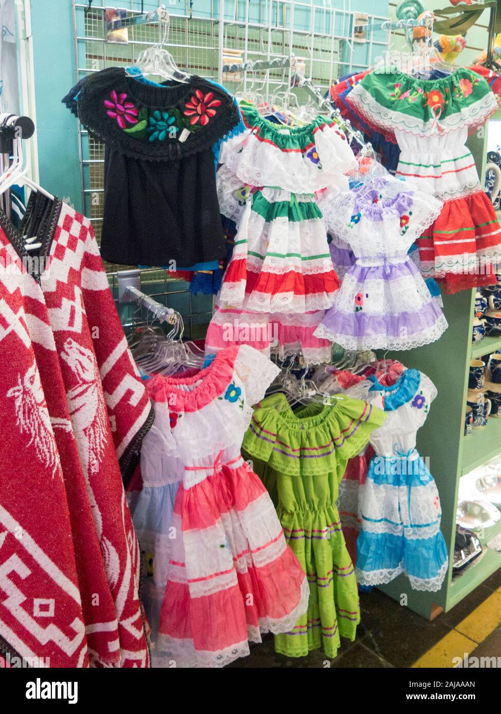 Mexican Robe Robes Traditionnelles Mexicaines Banque d'image et photos - Alamy