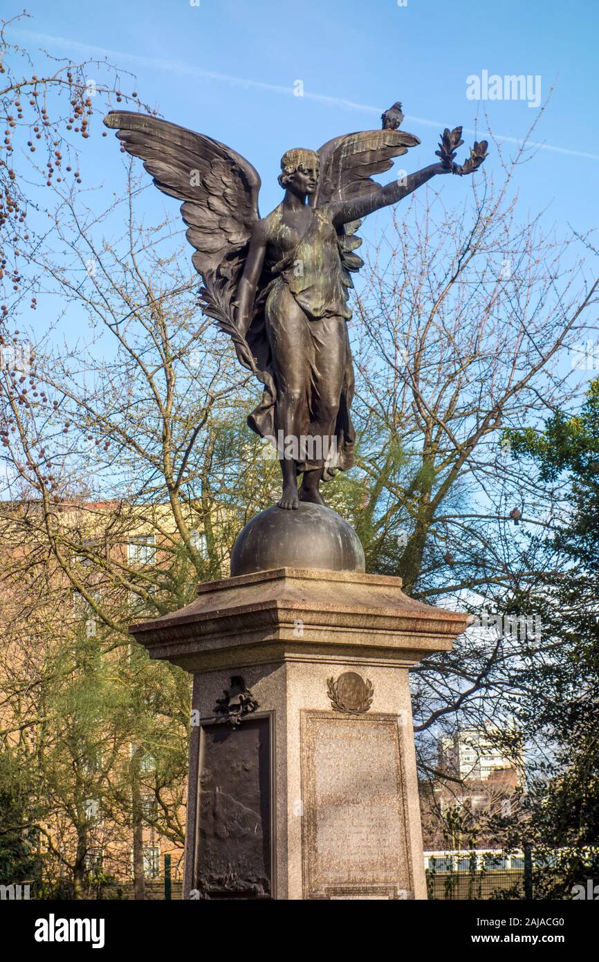 Fusils verts Banque de photographies et d’images à haute résolution - Alamy