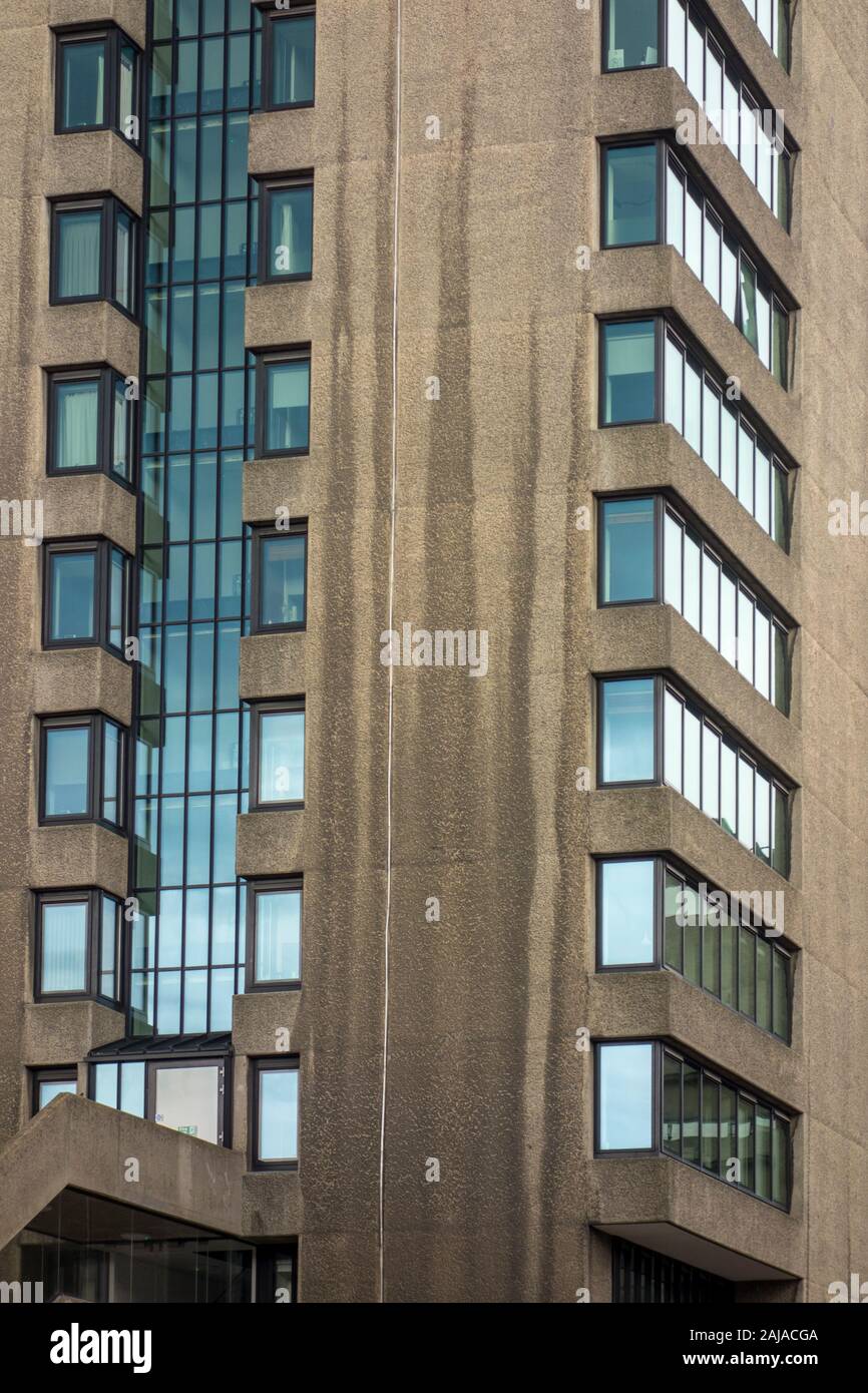 Blake Tower, Barbican Estate, l'architecture brutaliste Londres, Royaume-Uni Banque D'Images