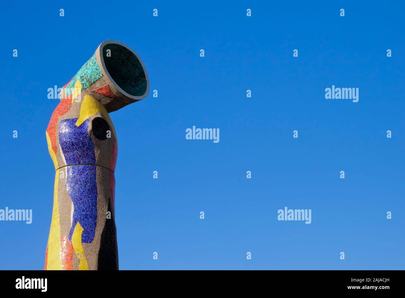 Barcelone, Espagne - 22 novembre 2010 : 'Dona i Ocell" sculpture de Joan Miro le 22 novembre 2010 dans le parc Joan Miro à Barcelone, Espagne. Femme et oiseau Banque D'Images