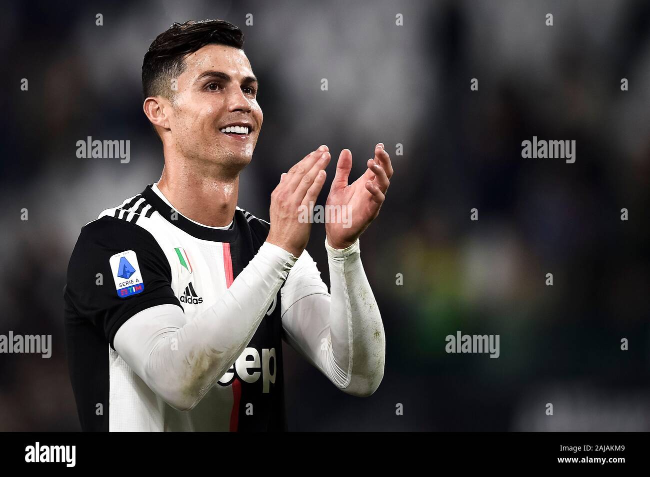 Turin, Italie. 19 octobre, 2019 : Cristiano Ronaldo de la Juventus FC célèbre la victoire à la fin de la série d'un match de football entre la Juventus et Bologne FC. La Juventus a gagné 2-1 au FC Bologne. Credit : Nicolò Campo/Alamy Live News Banque D'Images