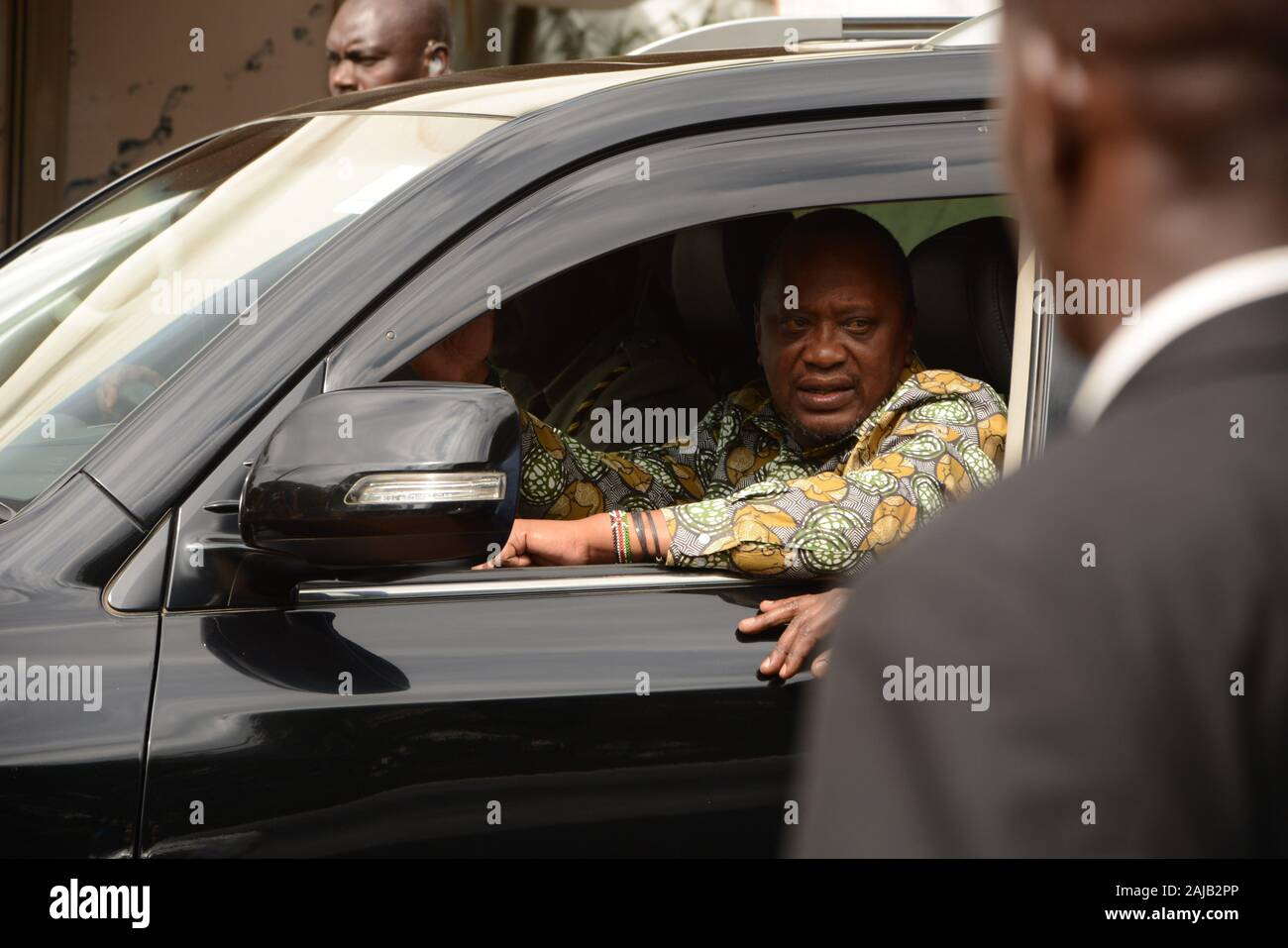 Président du Kenya, Uhuru Kenyatta quitte Bomas du Kenya à Nairobi après lors du lancement officiel de la construction de ponts rapport d'Initiative (BBI). Le rapport a été de vues par les Kenyans sur la façon d'améliorer la gouvernance tant au niveau national et au niveau du comté afin d'avoir les mêmes possibilités de développement. Banque D'Images