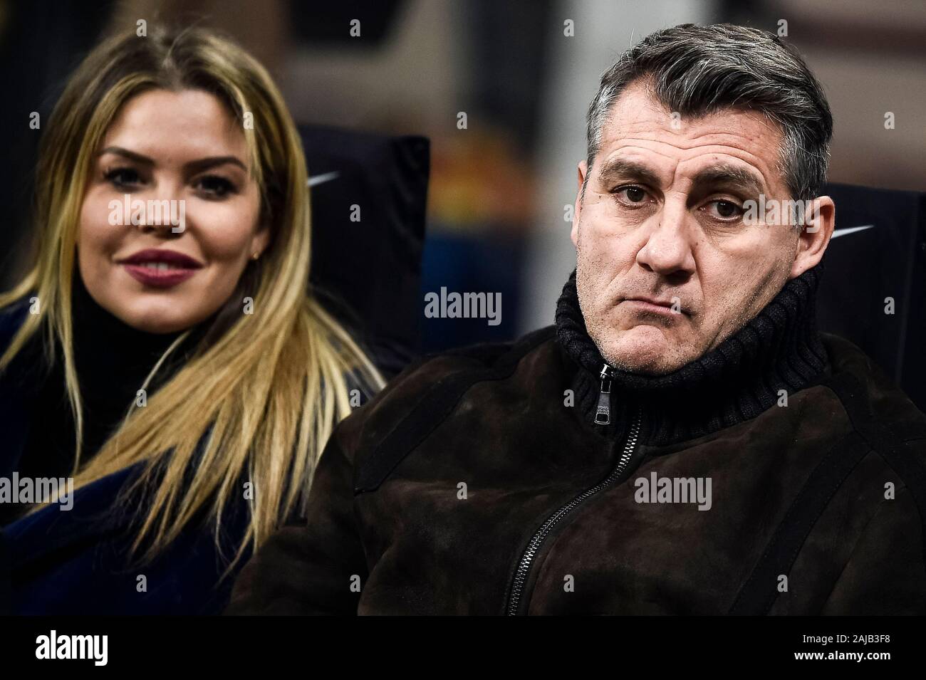 Milan, Italie - 06 Décembre, 2019 : Christian Vieri (R) et Costanza Caracciolo assister à la série d'un match de football entre l'Internazionale FC et l'AS Roma. Le match s'est terminé dans une égalité de 0-0. Credit : Nicolò Campo/Alamy Live News Banque D'Images