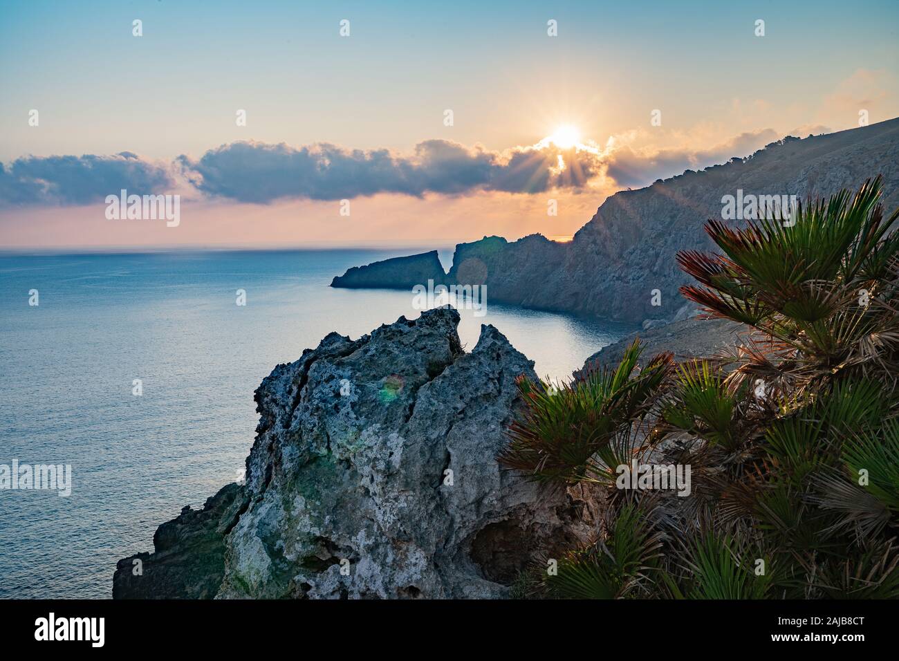 Paysage rocheux au lever du soleil à Majorque Banque D'Images