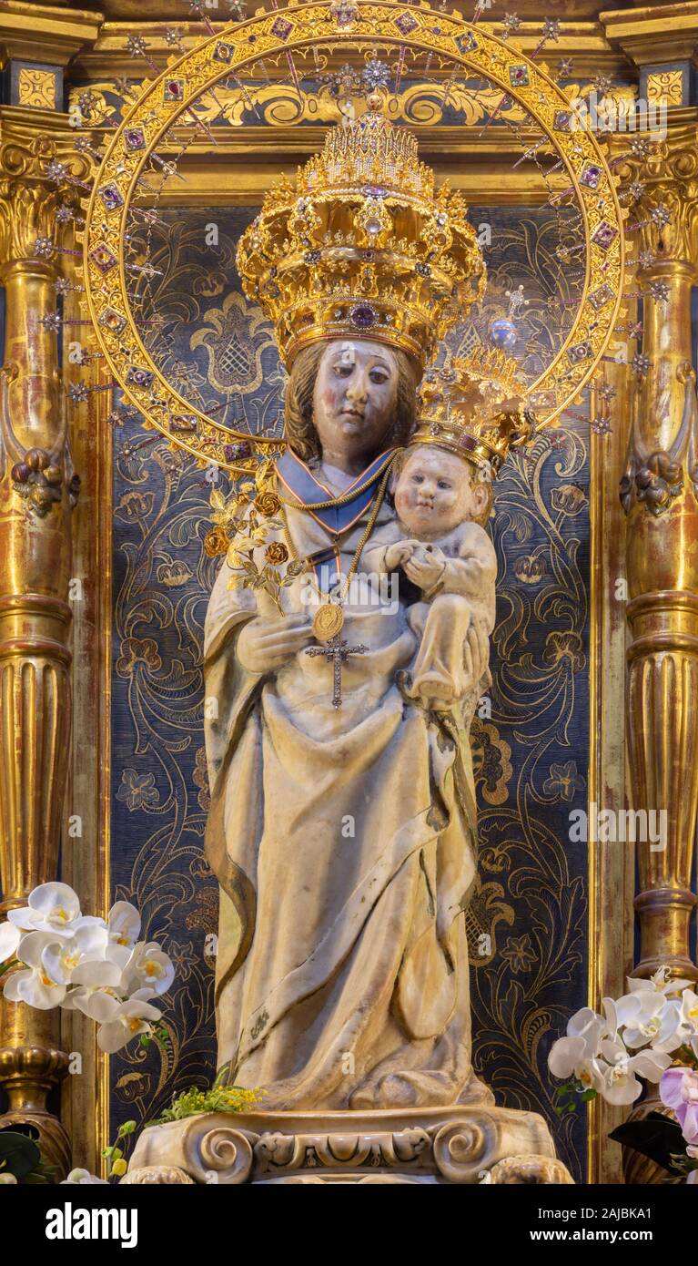 PALMA DE MAJORQUE, ESPAGNE - 27 janvier 2019 : La statue en marbre de Madonna à l'église Iglesia de San Miguel. Banque D'Images