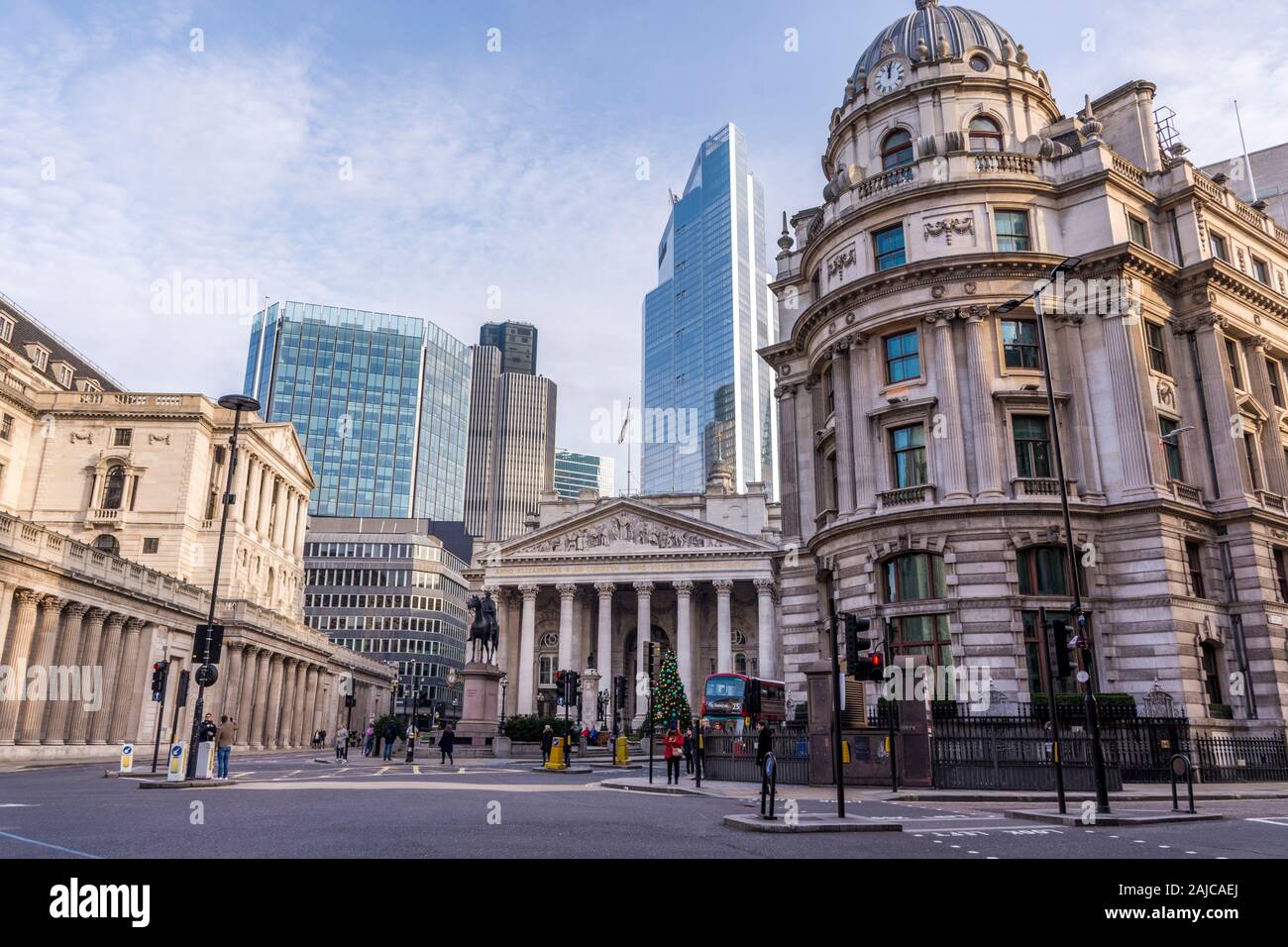 Vue sur la Bourse de Londres, la Bank of London et les bâtiments et rues environnants. Banque D'Images