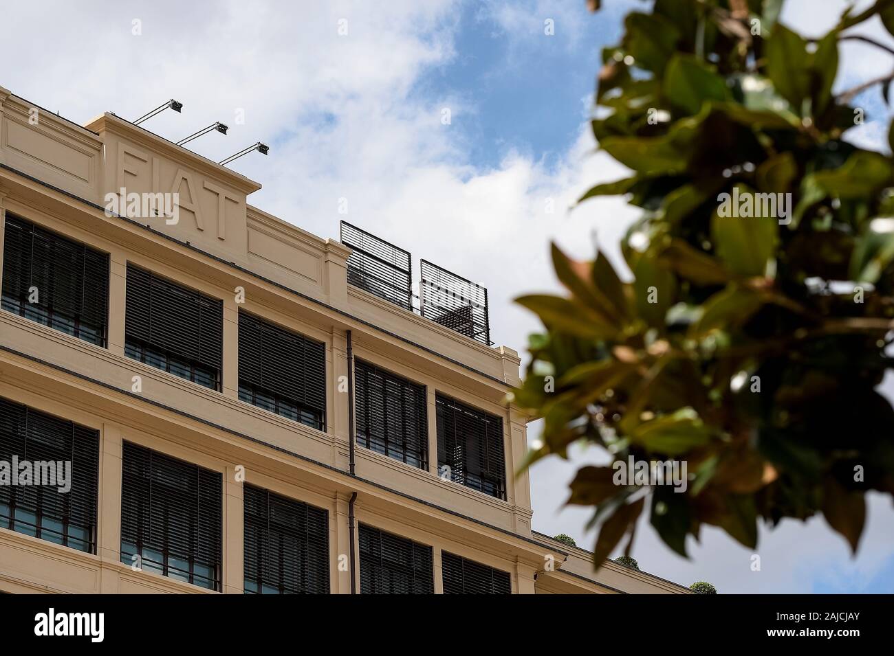Turin, Italie - 21 juillet 2018 : Une photo montre le logo de la Fiat Chrysler Automobiles (FCA) siège dans l'ancien bâtiment historique Fiat Lingotto ''. Le 21 juillet conseil discuter succession de FCA PDG Sergio Marchionne. Les médias dit que Richard Palmer, Alfredo Altavilla et Mike Manley sont le possible successeur. Credit : Nicolò Campo/Alamy Live News Banque D'Images