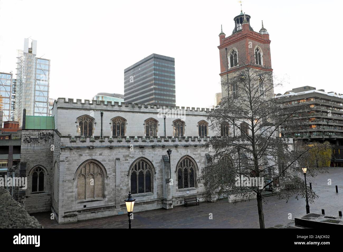 Une vue de St Giles sans église Cripplegate dans la ville de Londres EC2Y Royaume-Uni Grande-Bretagne KATHY DEWITT Banque D'Images