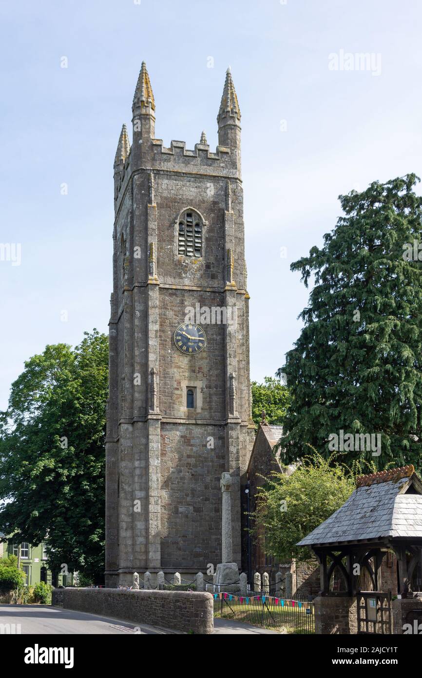 L'église paroissiale de St Pierre et St Paul, Fore Street, Holsworthy, Devon, Angleterre, Royaume-Uni Banque D'Images