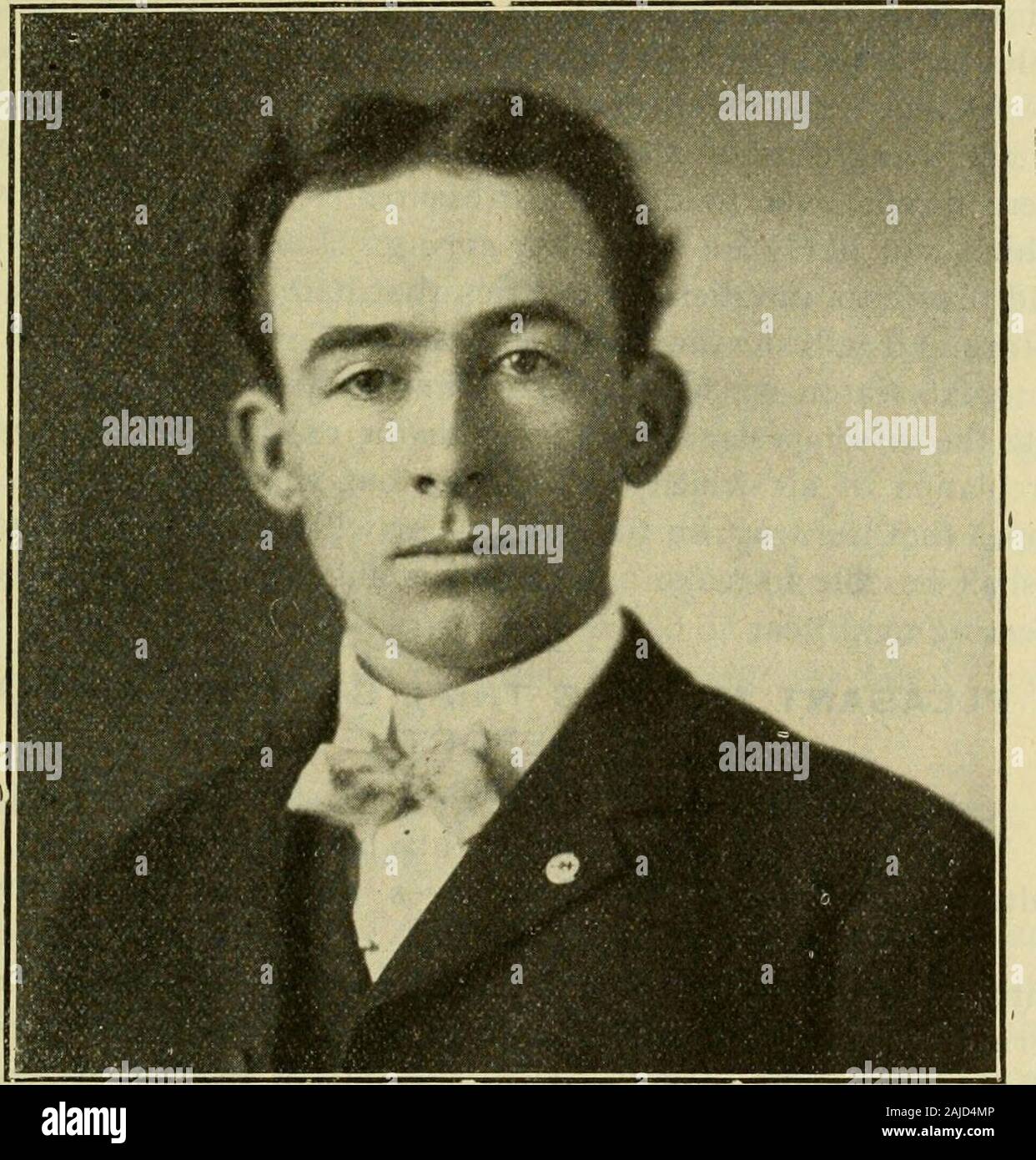 Des arbres, des fruits, et des fleurs du Minnesota . e défini à l'aide de Wolf-berry. Les arbres sont beaucoup trop épais pour une forêt. Le pourcentage de perte au cours de la première année sur le Pinus ponderosa était fargreater que sur les autres pins, mais ceux qui survivent s'veryhardy et thrifty maintenant. Parmi les matières à des fins expérimentales cette mer-fils sont les suivants : Spiraea prunifolia, Sénateur lilas Syringa Persica laciniata,Vollard, Hippophae rhamnoids, Salix alba, Philadelphus microphyllus. Clematis paniculata et Lonicerasempervirens. STATION D'ESSAI OWATONNA. 53 PROCÈS OWATONNA, RAPPORT ANNUEL. THOS. E. Banque D'Images